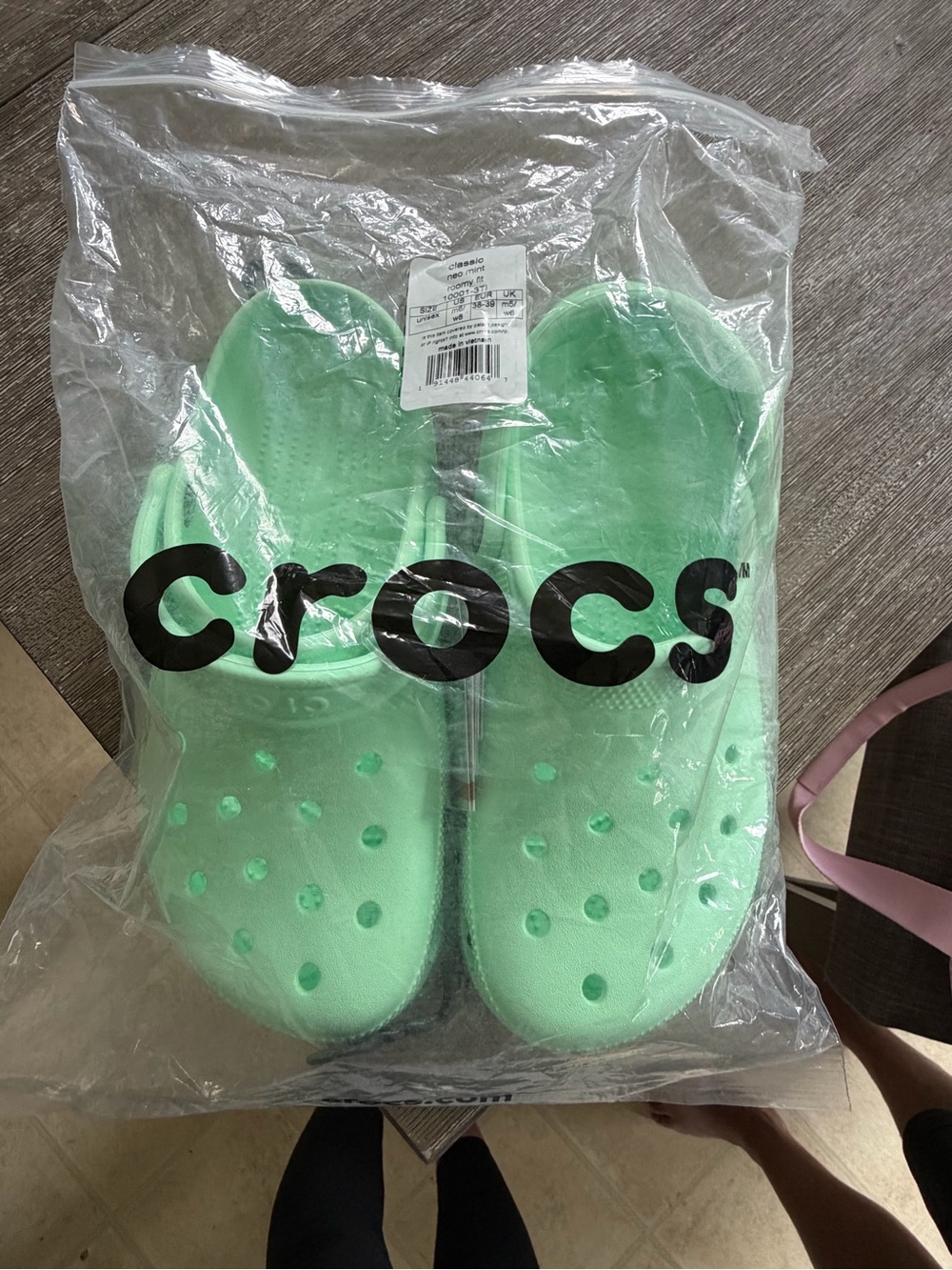 CROCS Classic Clog in Mint
